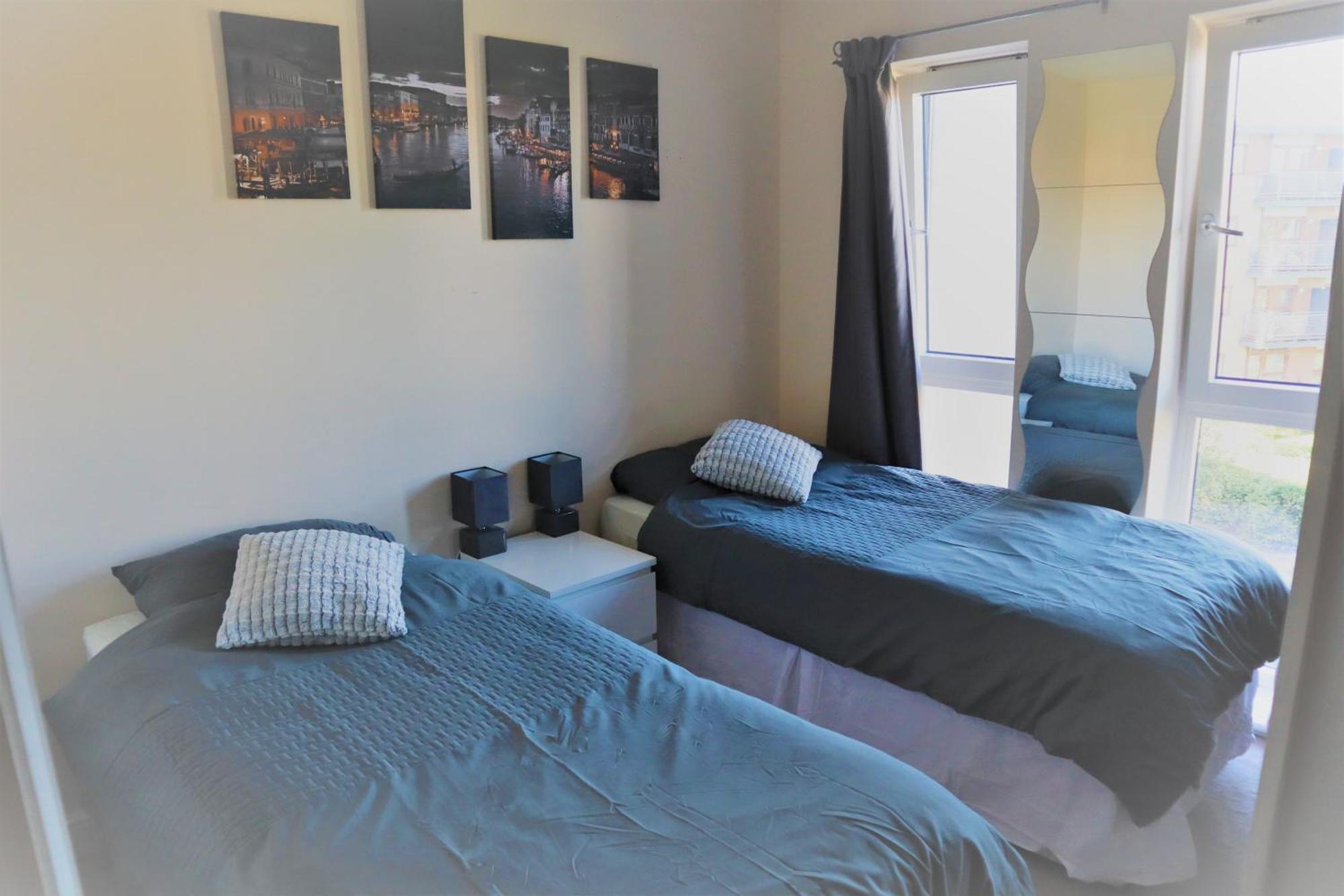 2Br Apt In Crawley W Parking - Near Gatwick Apartman Kültér fotó
