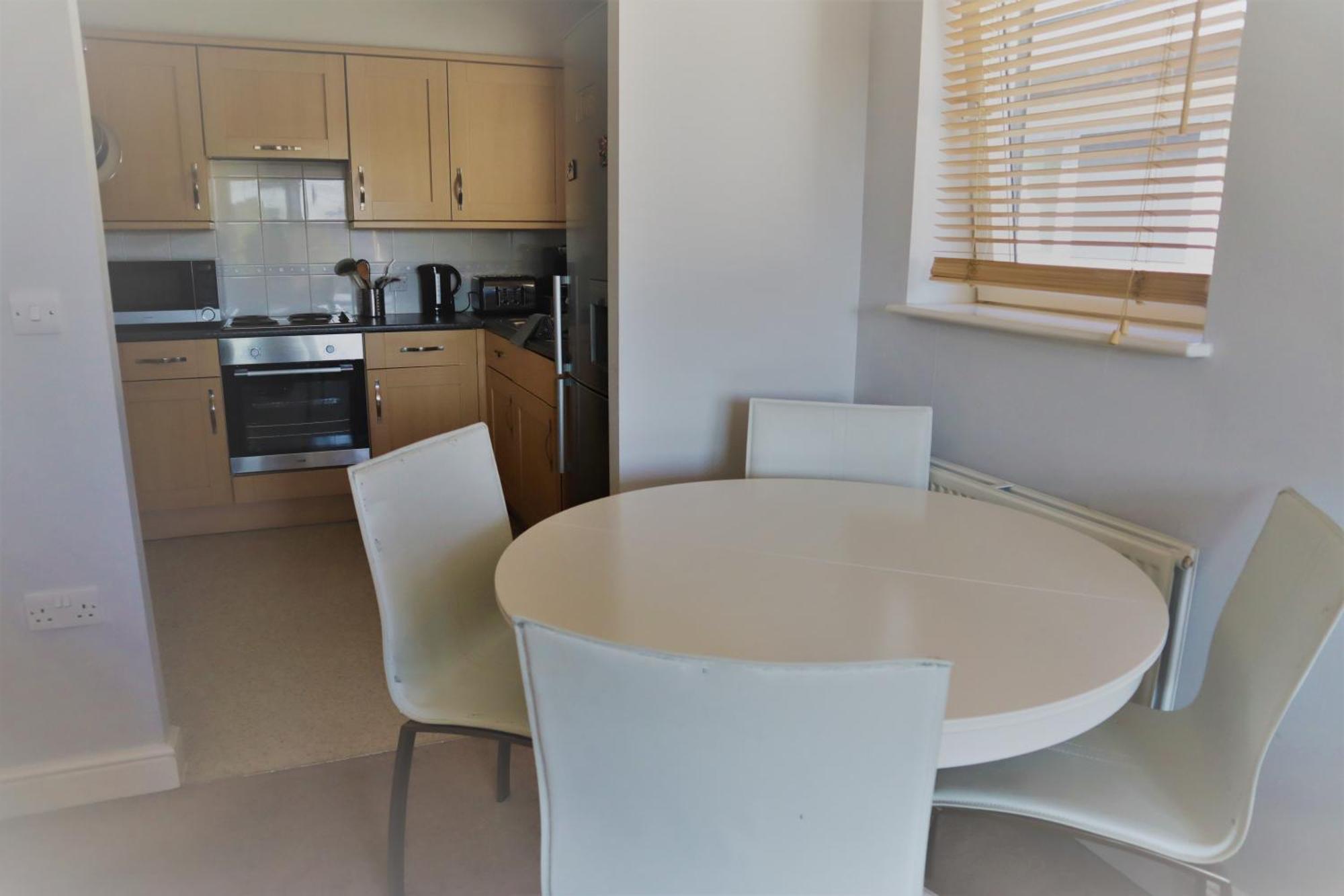 2Br Apt In Crawley W Parking - Near Gatwick Apartman Kültér fotó
