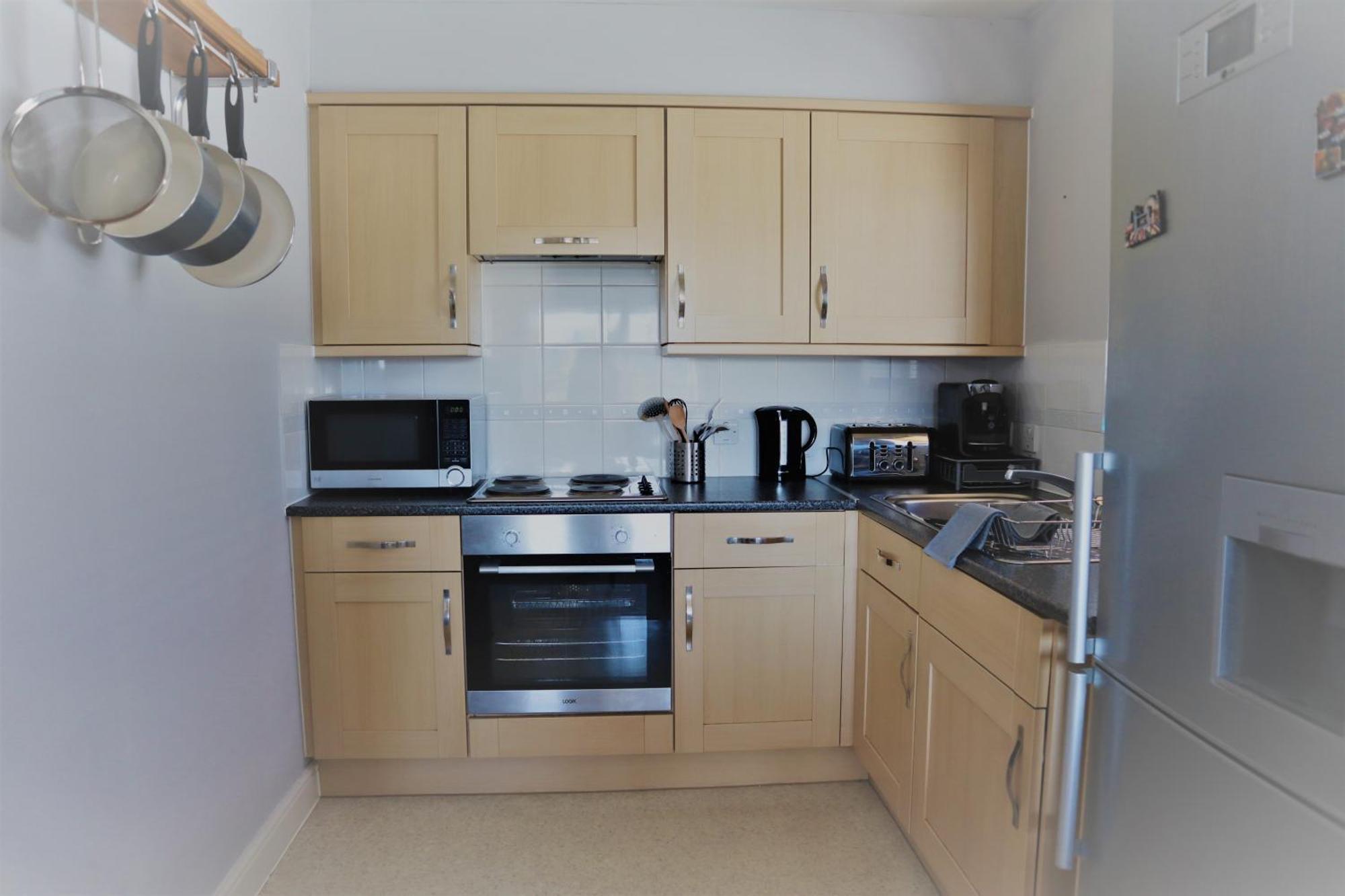2Br Apt In Crawley W Parking - Near Gatwick Apartman Kültér fotó