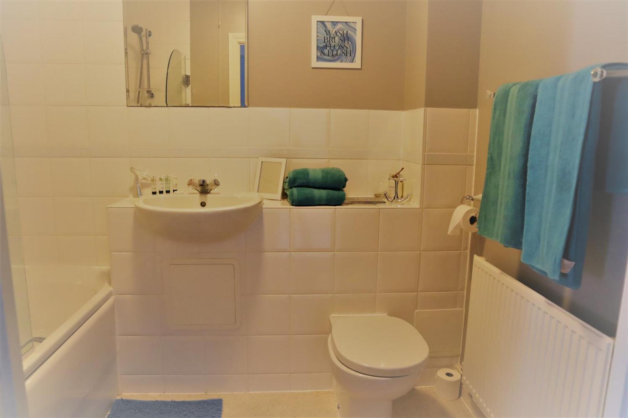 2Br Apt In Crawley W Parking - Near Gatwick Apartman Kültér fotó